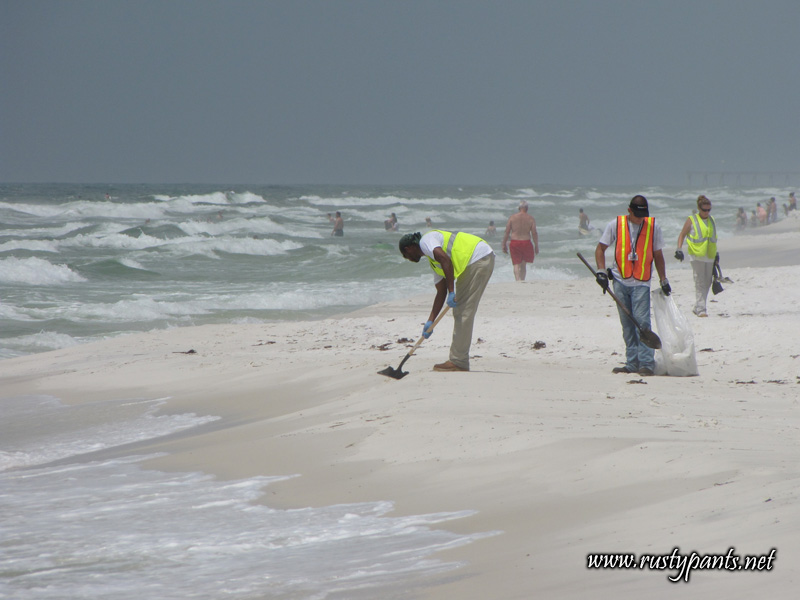 oilspill 05 BP's oil spill cleanup workers amid the beach folks 6-5-2010